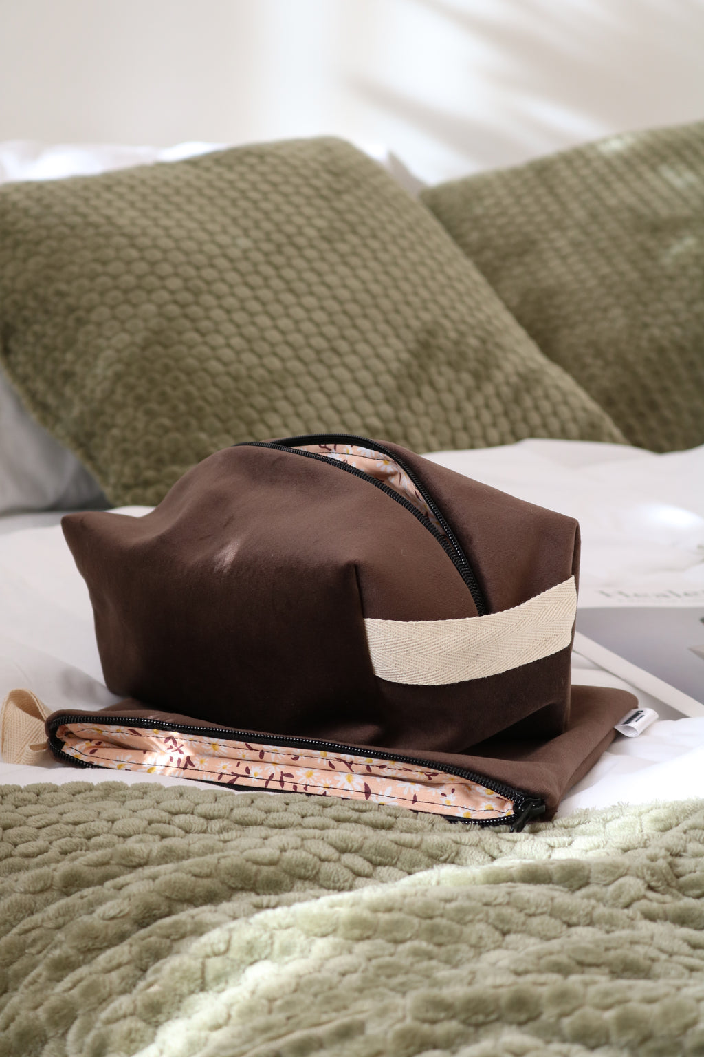 კოსმეტიკის დუო  ყავისფერი